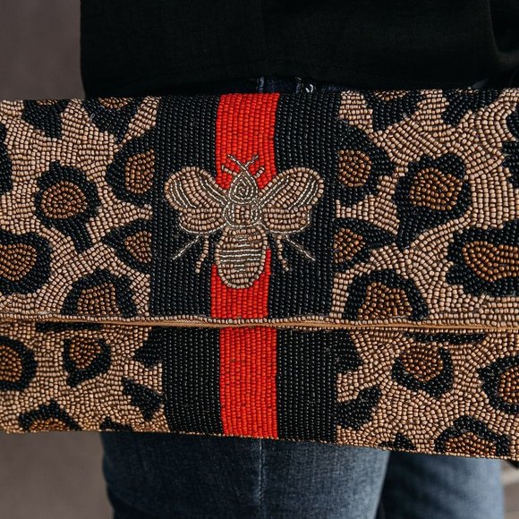 LAST ONE - BEST BEEHIVE-IOR HANDMADE BEADED CROSSBODY CLUTCH - Picture 3 of 6